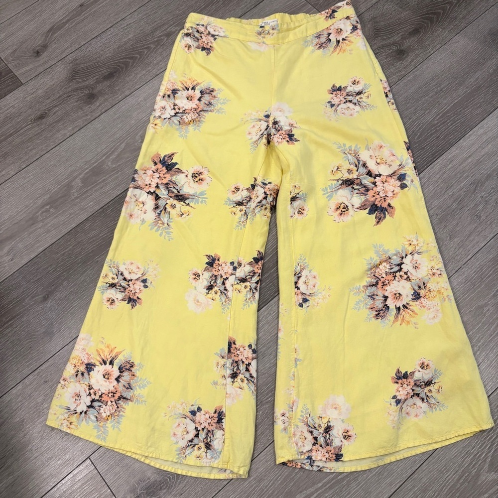 Anthropologie Featherbone Yellow Floral Cropped Pants Size 4